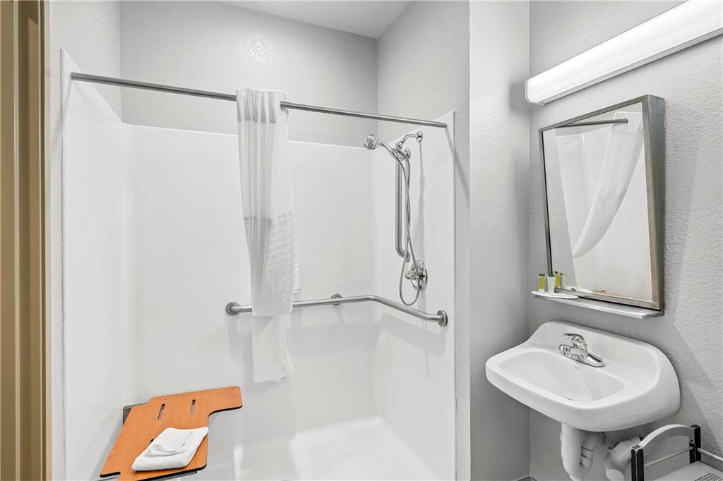 Microtel Inn & Suites by Wyndham Searcy - photo 9