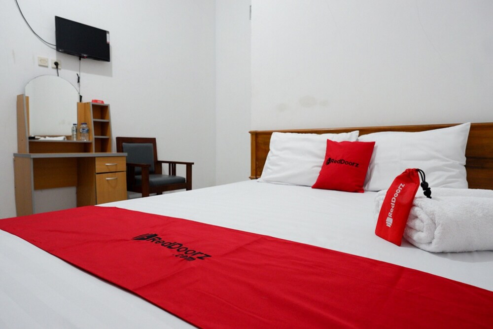 RedDoorz near Teleng Ria Beach in Pacitan, Indonesia