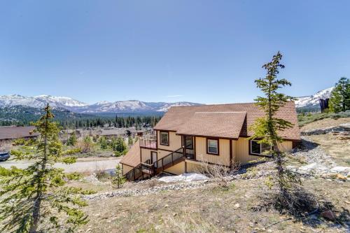 Furnished Deck and Gas Grill South Lake Tahoe Home — 4-Star Luxury Hotel in South Lake Tahoe, United States