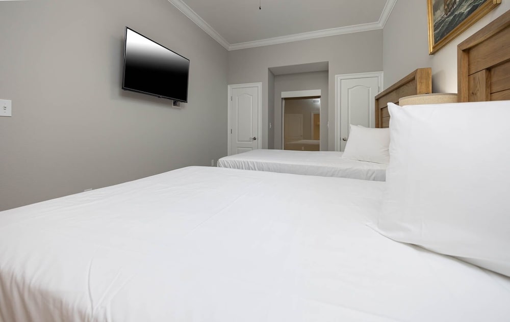 Phoenix Gulf Towers 806 2 Bedroom Condo - photo 8