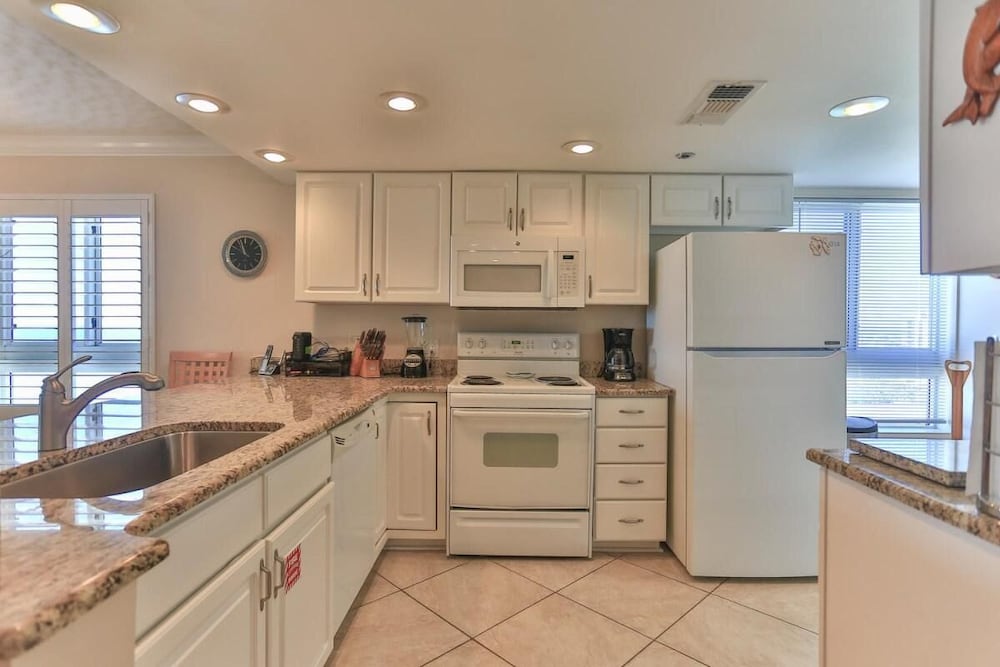 Destin Towers 143 Beach Front 2BR - photo 9