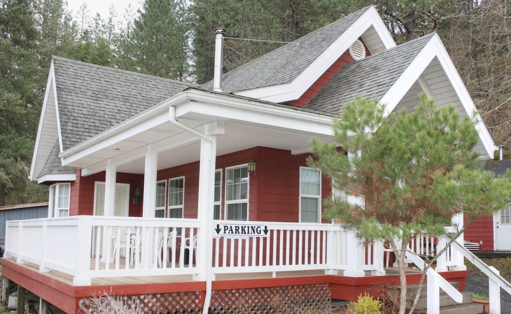 Hearthstone Elegant Lodge by the River - photo 21