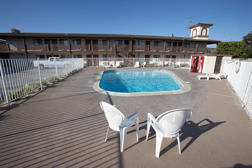 E Z 8 Motel Newark - photo 19