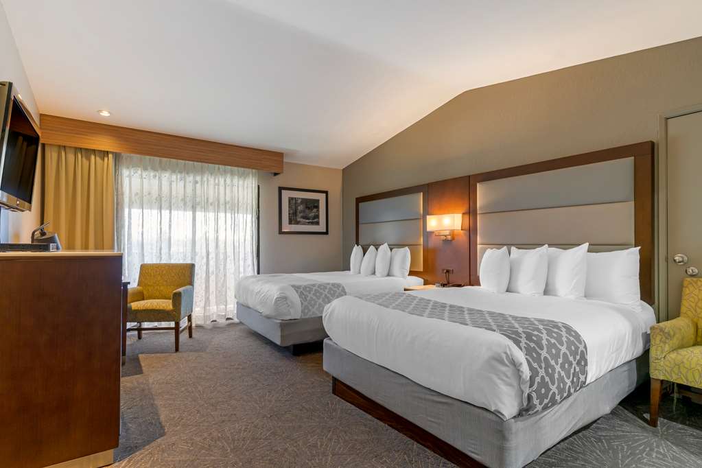 Best Western Plus Forest Park Inn - photo 36
