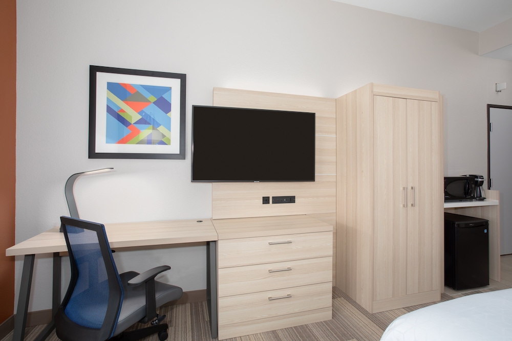Holiday Inn Express & Suites Phoenix Glendale Sports Dist by IHG - photo 21