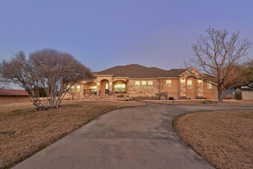 Spacious House in Roundrock — 4-Star Luxury Hotel in Round Rock, United States