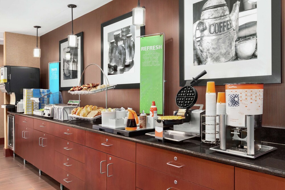 Hampton Inn Houston Stafford - photo 21