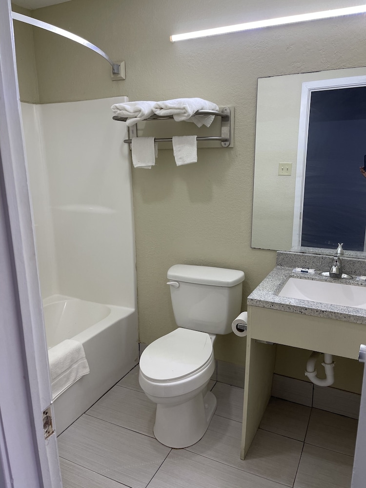 Americas Best Value Inn Alexandria - photo 16