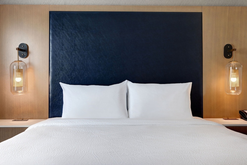 Fairfield Inn & Suites By Marriott Minneapolis Downtown - photo 16