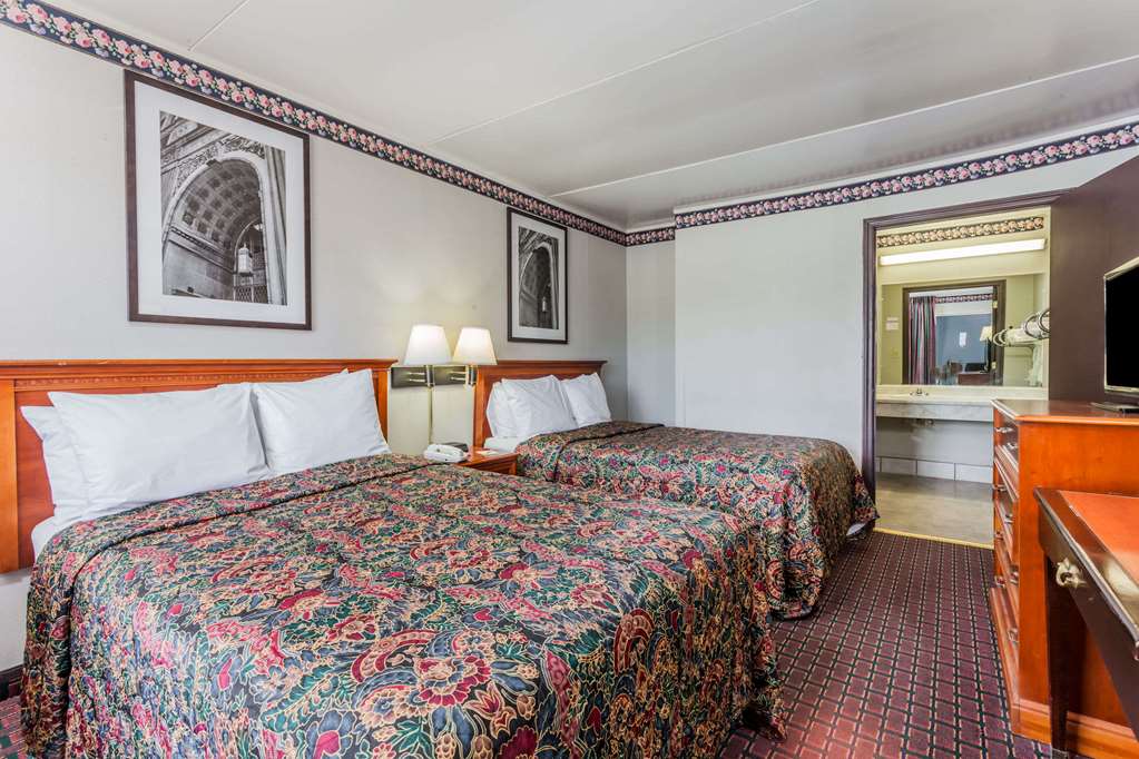 Days Inn by Wyndham Seymour - photo 12