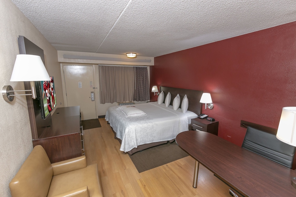 Red Roof Inn PLUS Pittsburgh South Airport - photo 16