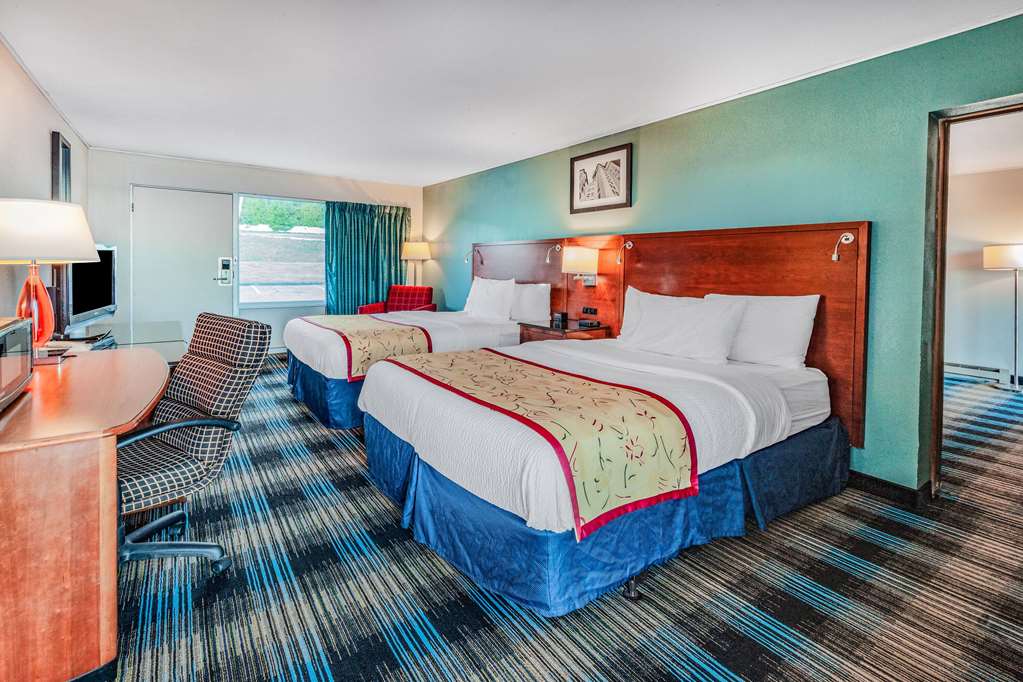 Days Inn & Suites by Wyndham St. Ignace Lakefront - photo 38