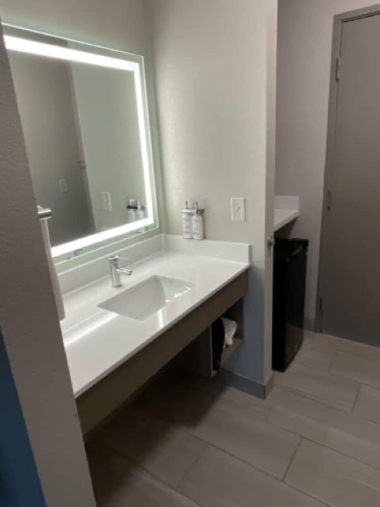 Holiday Inn Express Wichita North Park City by IHG - photo 12