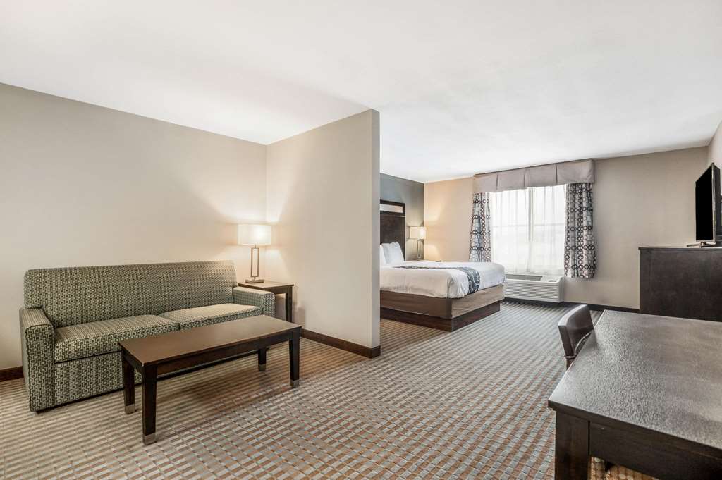 La Quinta Inn & Suites by Wyndham Glendive - photo 33