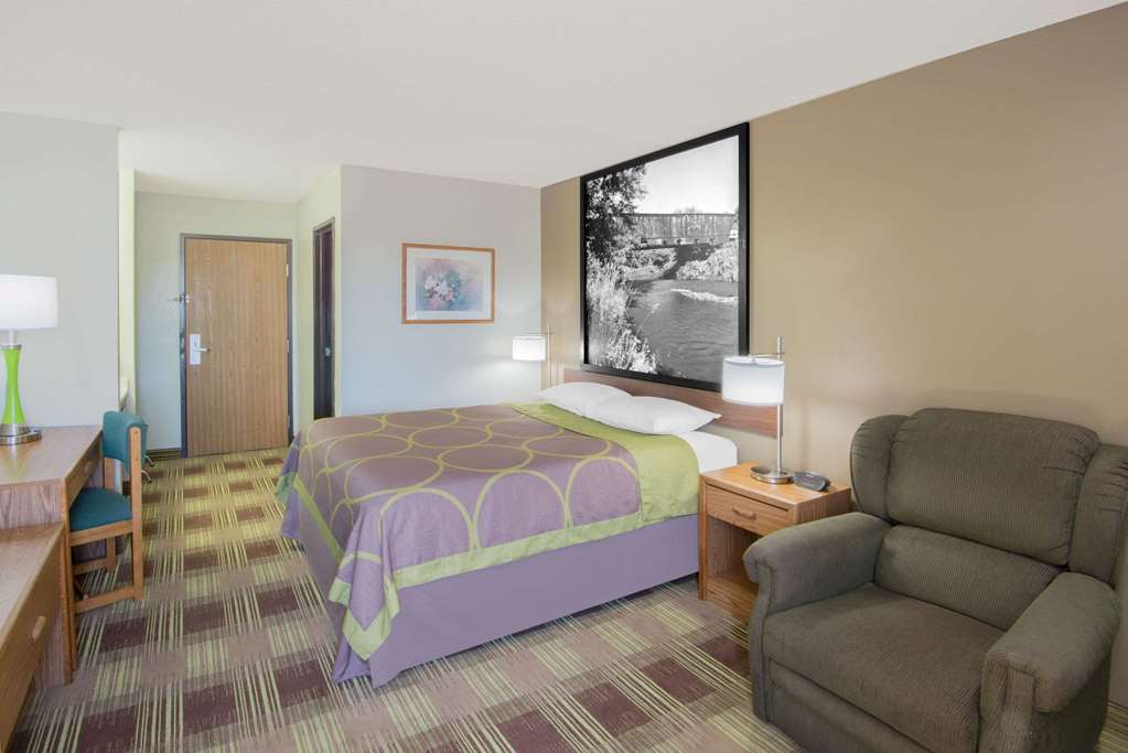 Super 8 by Wyndham Toledo - photo 6