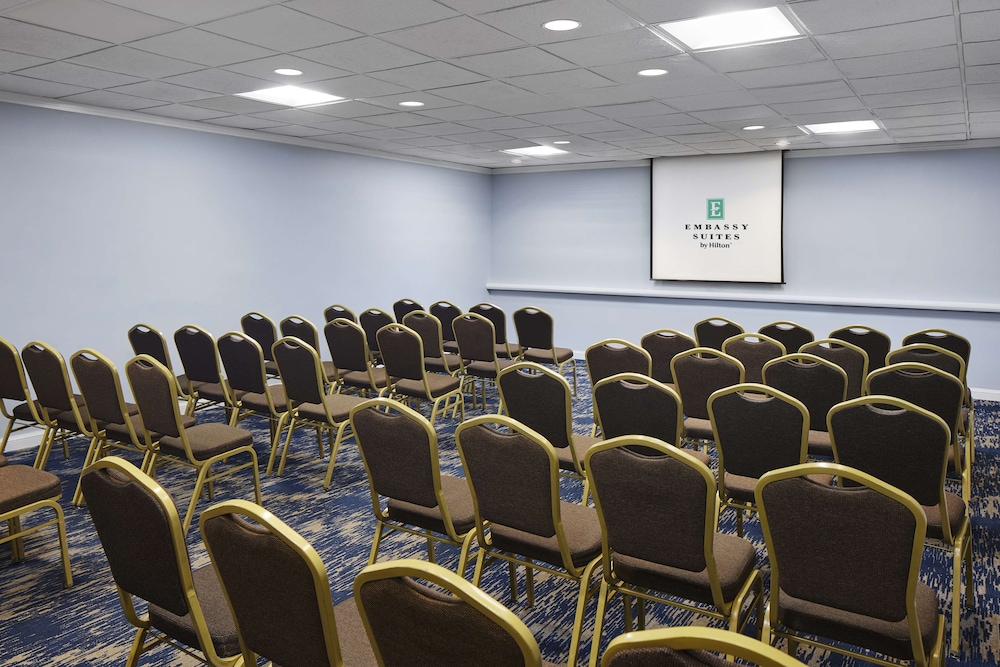Embassy Suites by Hilton Alexandria Old Town - photo 49