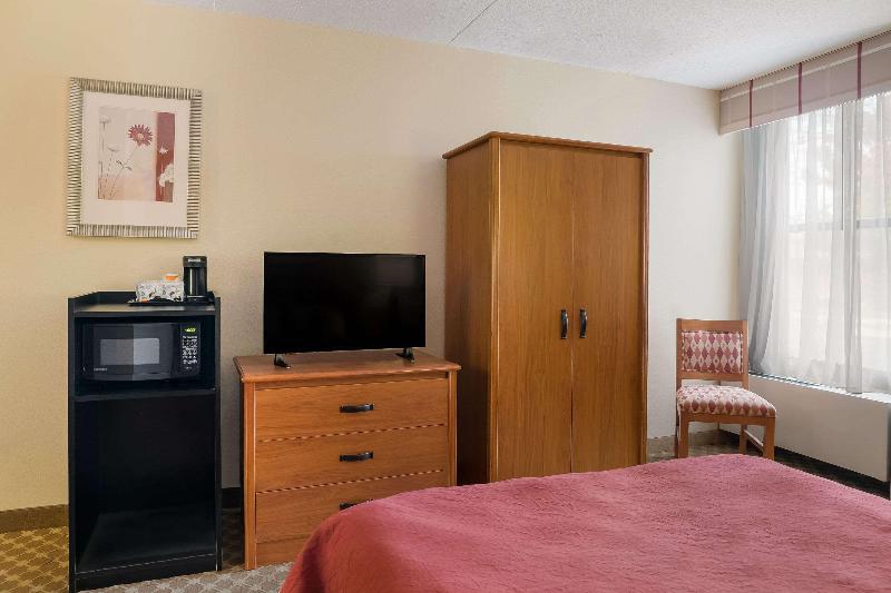 Quality Inn & Suites - photo 38