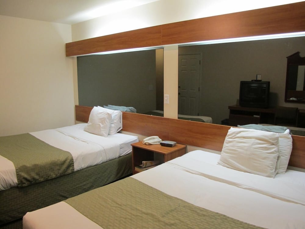 Microtel Inn & Suites by Wyndham Eagle River Anchorage Area - photo 16