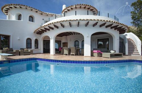 Lola - carbon neutral hotel in Altea