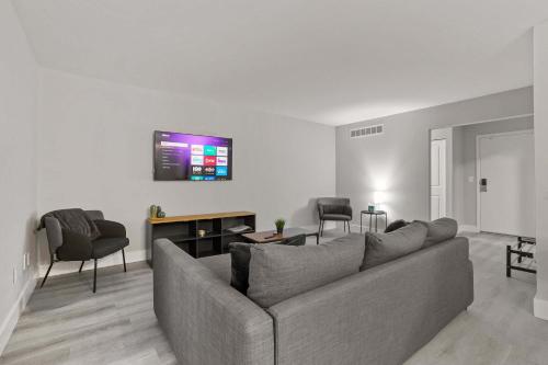 Urban Oasis Sleek Cozy & Well Located — 4-Star Luxury Hotel in Rochester Hills, United States