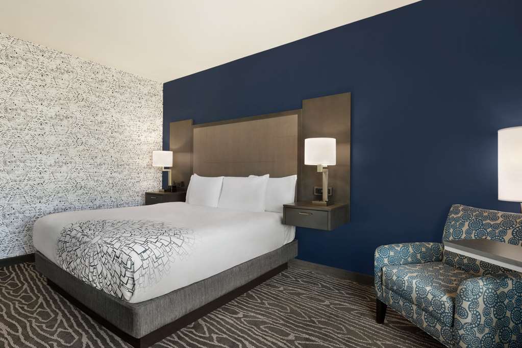 La Quinta Inn & Suites by Wyndham Rock Hill - photo 15