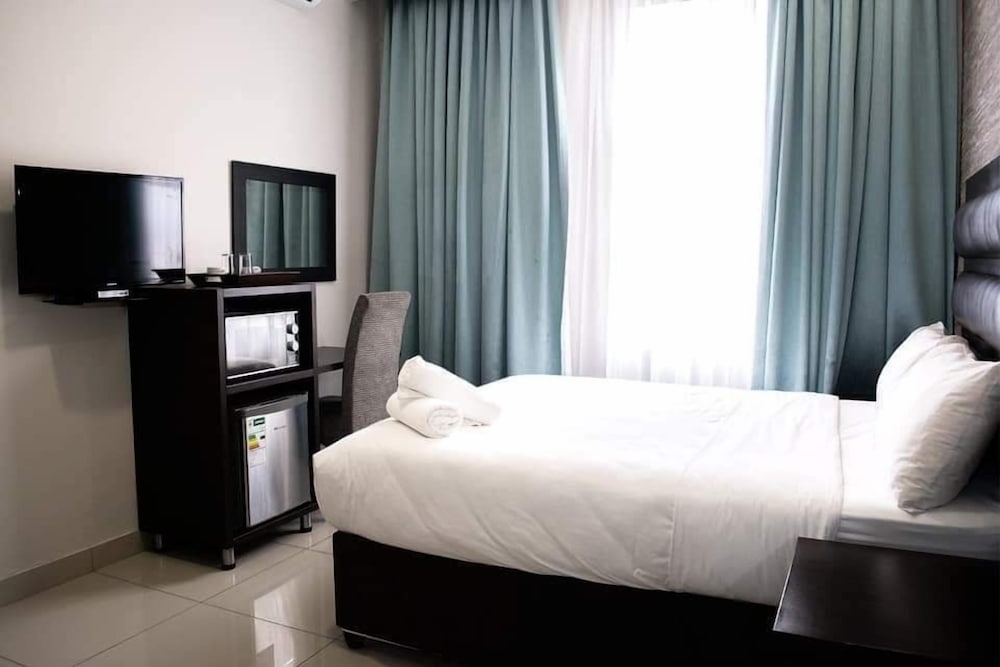 Bayside Hotel 97 Russell Street — Durban