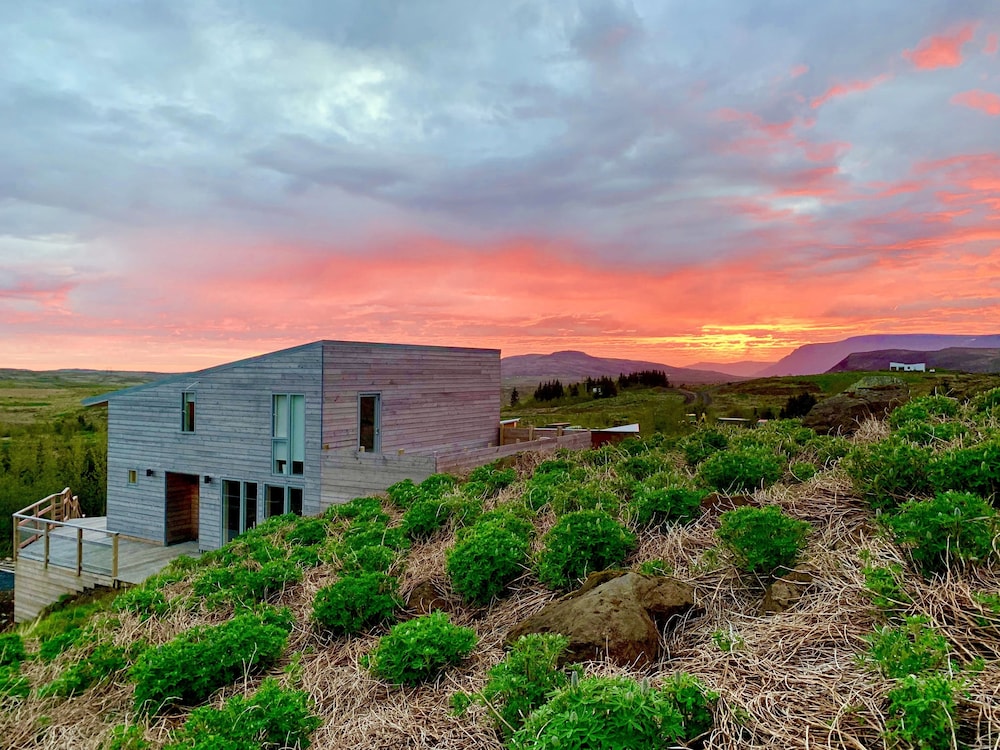 Designers Villa near Alafoss Waterfall — 4-Star Luxury Hotel in Mosfellsbaer, Iceland