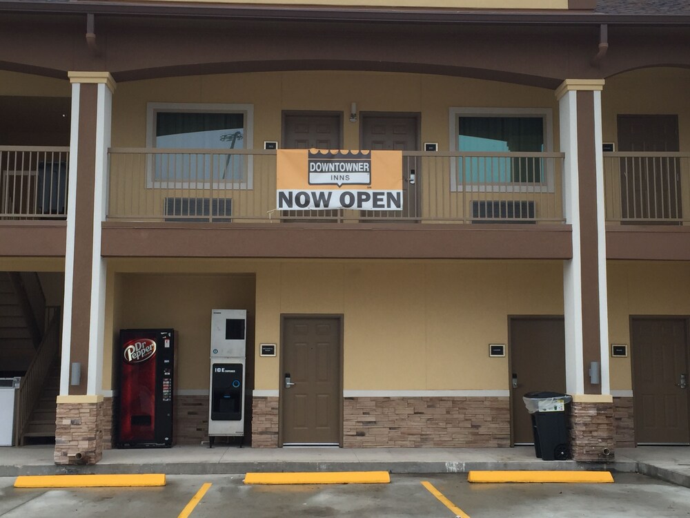 Downtowner Inns & Suites - photo 34