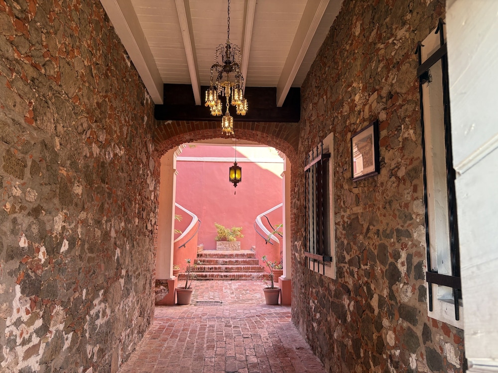 Hotel 1829 — Charlotte Amalie — photo 2