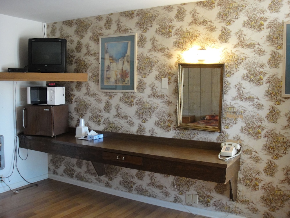 The Hills Motel - photo 13