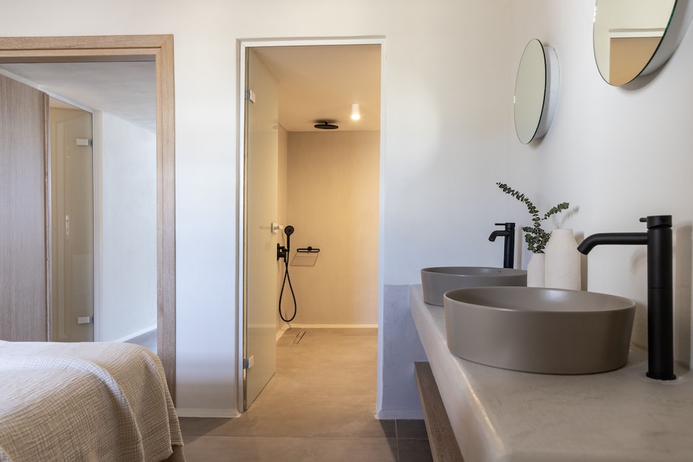 Frescoes Luxury Suites — Mesaria — photo 4