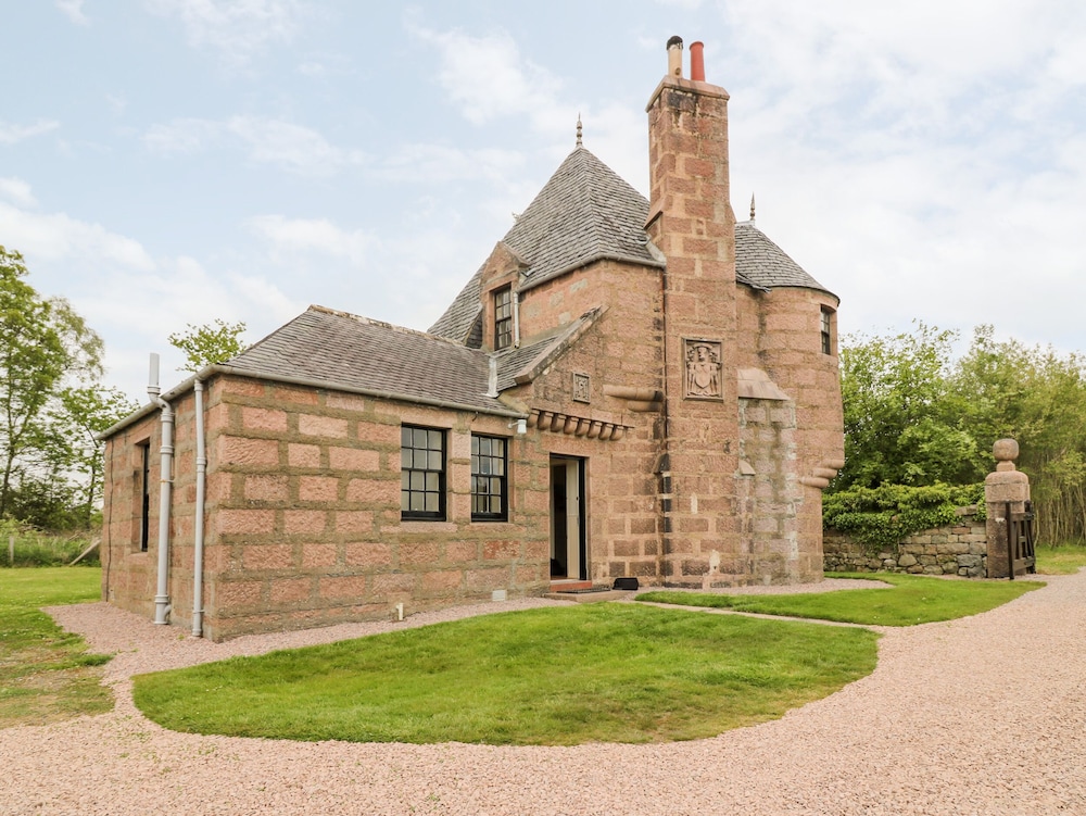 Holly Leaf Cottage Drum Castle Estate — 4-Star Luxury Hotel in Banchory, United Kingdom