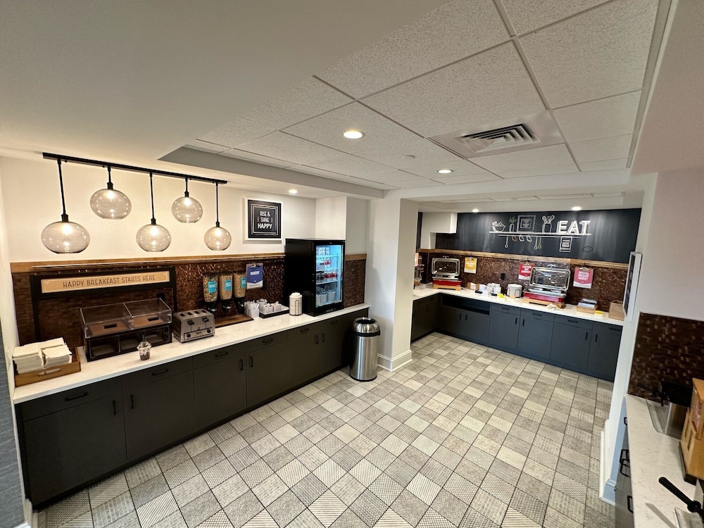 Hampton Inn & Suites Huntington Downtown - photo 20