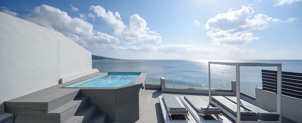 Sublime Villa & Caves — 4-Star Luxury Hotel in Emporeio, Greece