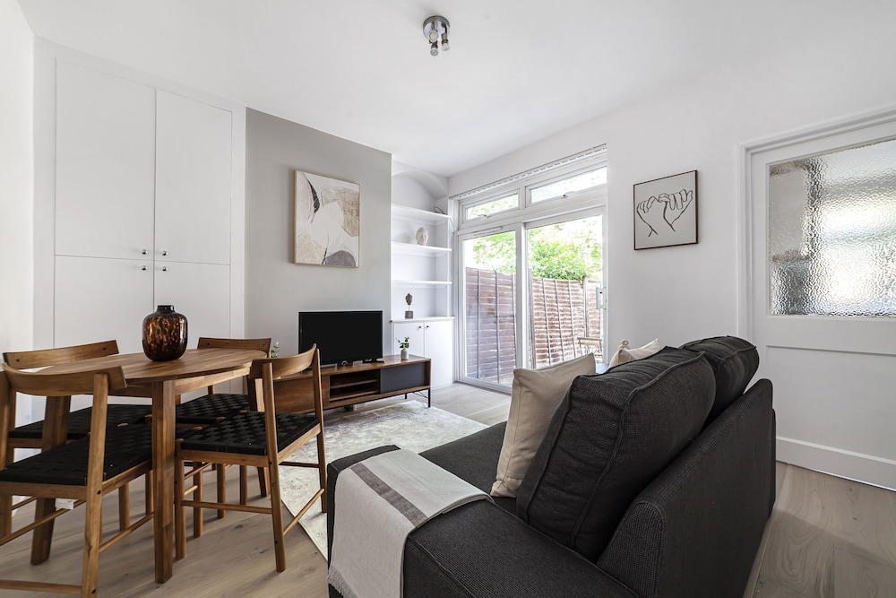 The Neasden Villas — 4-Star Luxury Hotel in London, United Kingdom