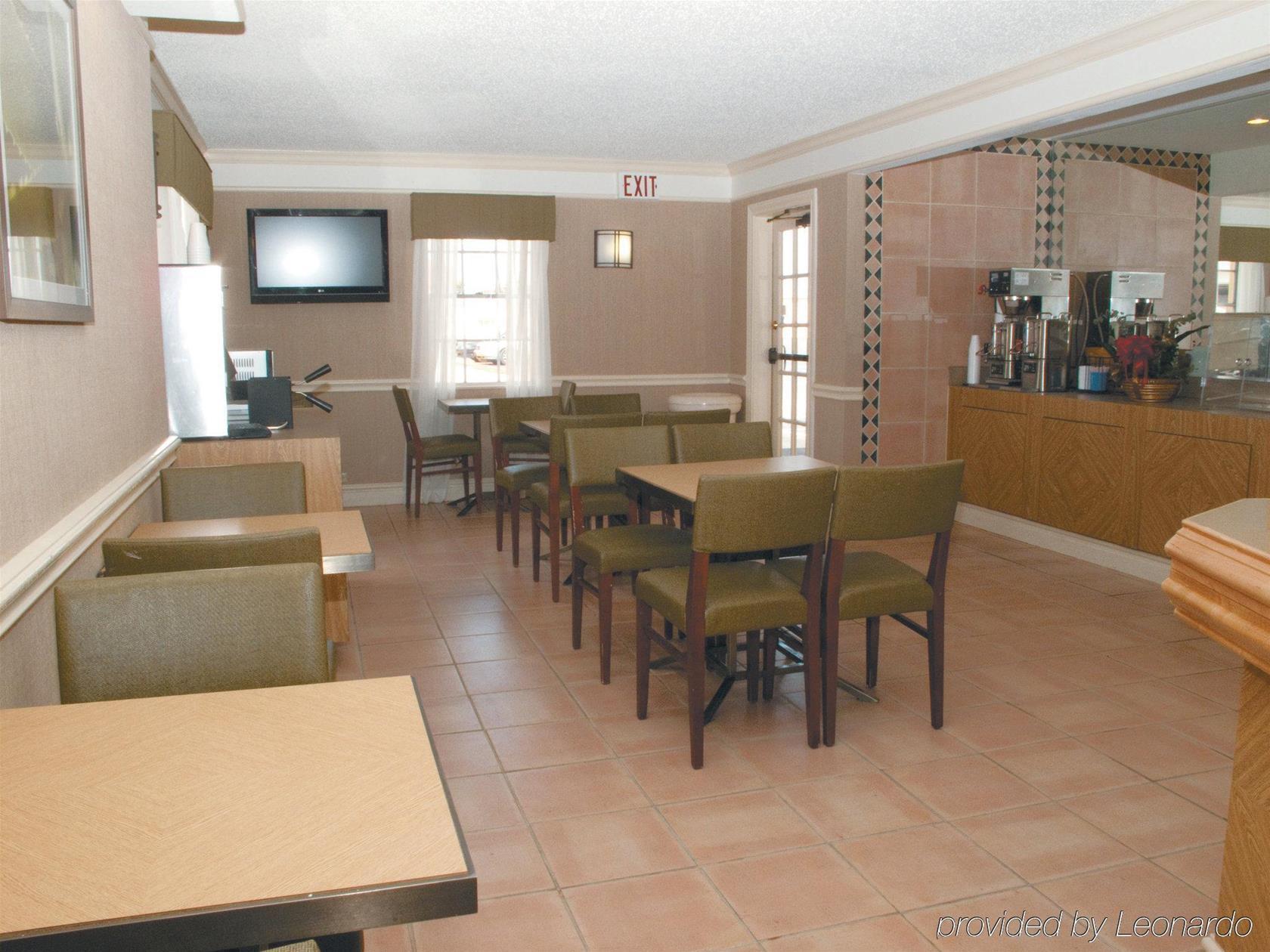 Baymont by Wyndham San Antonio South Park in San Antonio, United States