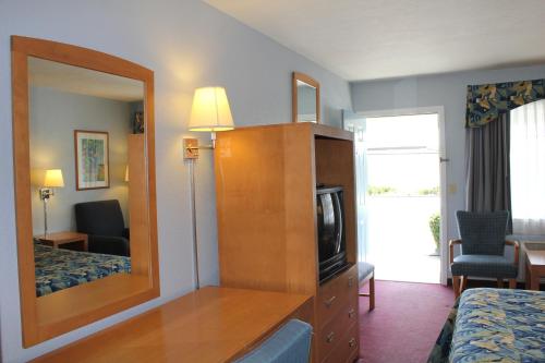 Economy Inn Watsonville - photo 10