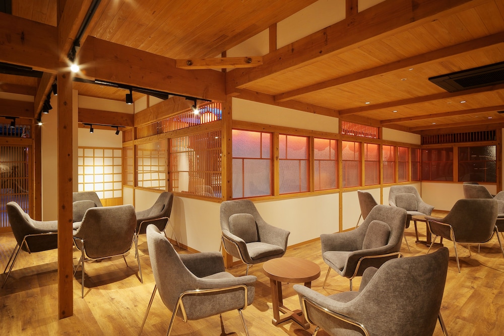 Yurakujo - carbon neutral hotel in Tomisato