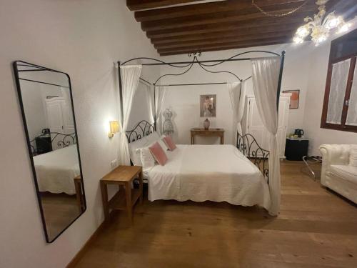 Residenza Corte Antica — 4-Star Luxury Hotel in Venice, Italy
