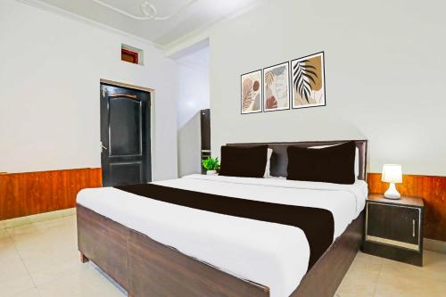 Collection O Ram Jhula Near Tapovan in Rishikesh, India