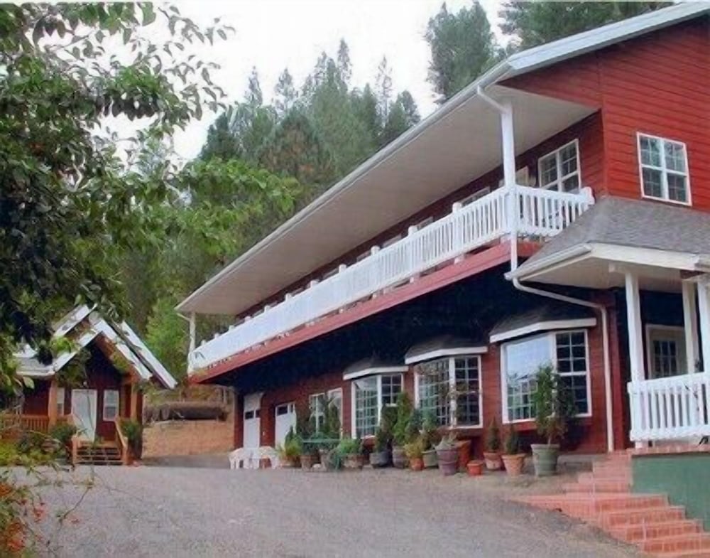 Hearthstone Elegant Lodge by the River - photo 40