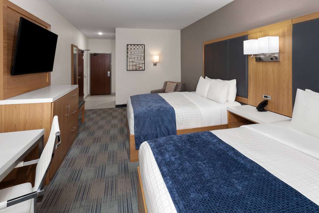 La Quinta Inn & Suites Coralville Iowa City - photo 9