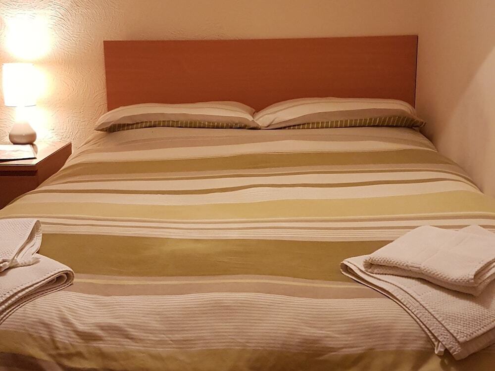 Cross Oak Inn — hotel in Blackwood