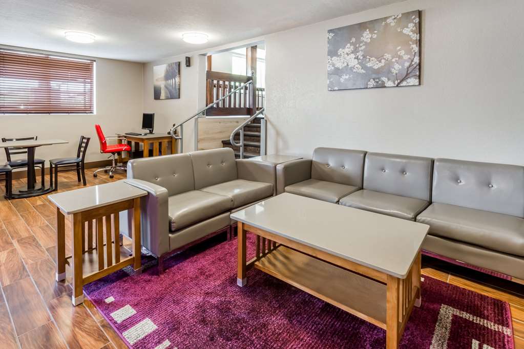 Super 8 by Wyndham Iowa City Coralville - photo 4