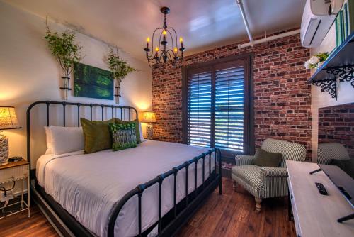 The Clinkscale - carbon neutral hotel in Jerome