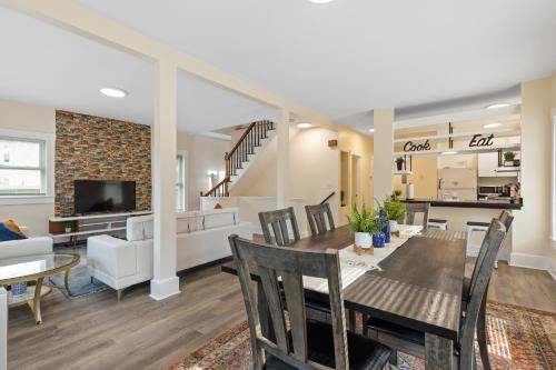 Skyrise Two Stories Centrally Located — 4-Star Luxury Hotel in Brookline, United States