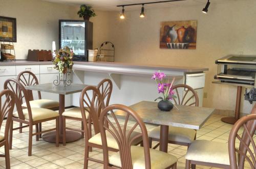 Smoky Mountain Inn & Suites - photo 31