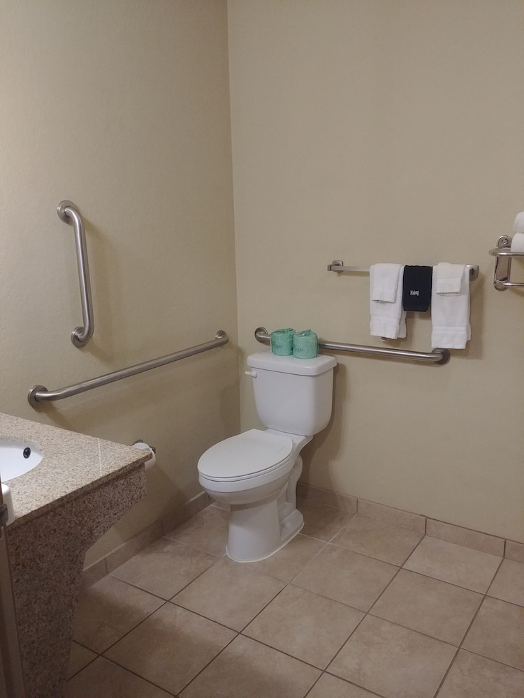 Cobblestone Hotel & Suites Broken Bow - photo 7