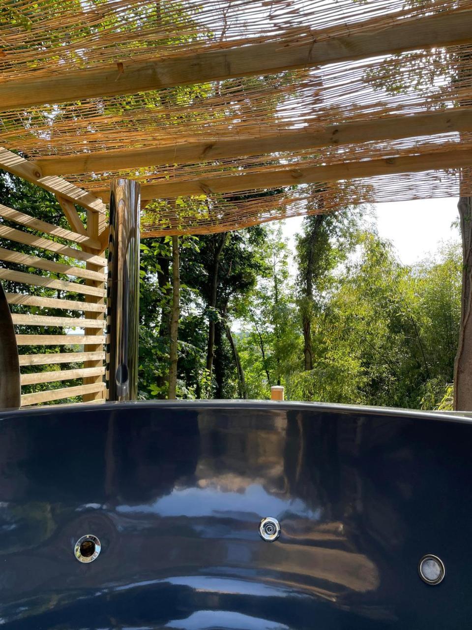 Rêve de Panda Suite D'hôte 50m2 Atypique — 4-Star Luxury Hotel in Abrest, France