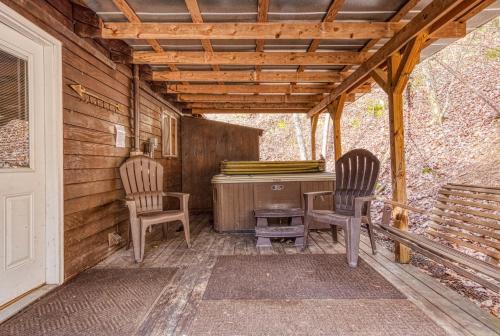 Bear Den Hot Tub 1089 of FREE Attraction tickets for each paid day Dollywood and More - photo 2
